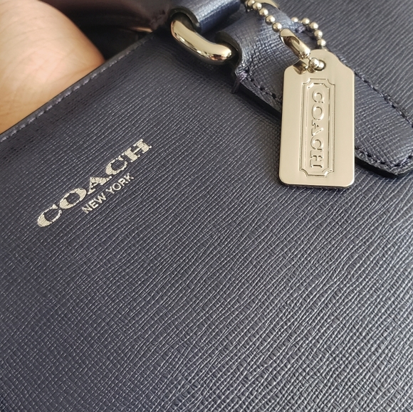 Almost new coach handbag - Picture 3 of 5